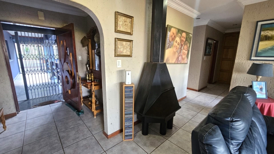 5 Bedroom Property for Sale in Schoemansville North West